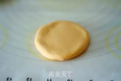 Make Carrot-flowing sandbag step 4