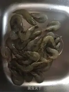 Make Three steps to burn the shrimp step 0