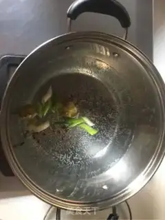 Make Three steps to burn the shrimp step 1