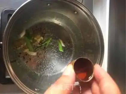 Make Three steps to burn the shrimp step 2