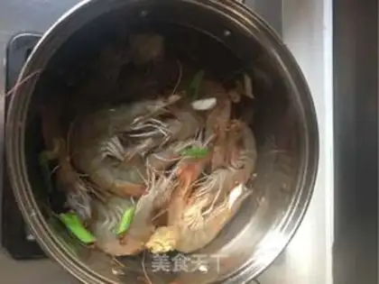 Make Three steps to burn the shrimp step 3