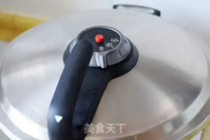 Make Soy pig hoofs step 13