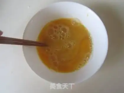 Make Scrambled eggs step 1