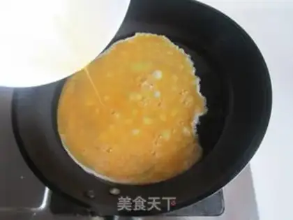 Make Scrambled eggs step 2
