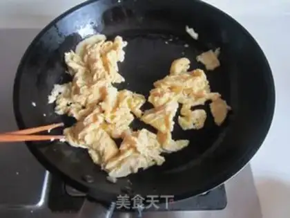Make Scrambled eggs step 3
