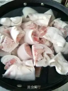 Make Red burning pig hoof step 1