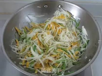 Make White green peppers, egg peels step 8