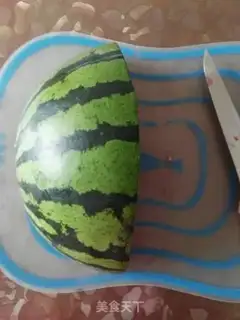 Make Sliced watermelon step 1