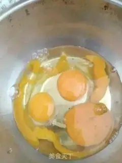 Make Tomato fried eggs step 1