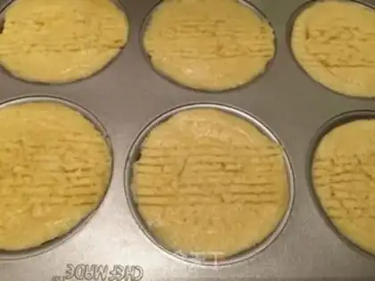 Make French sesame moon cake step 11