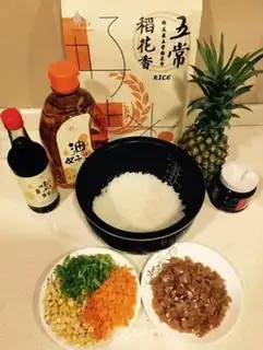 Make Pineapple rice step 0