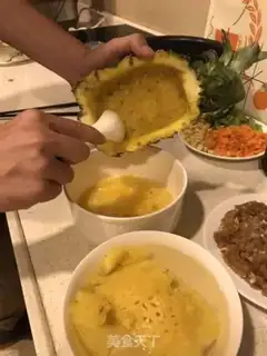 Make Pineapple rice step 1