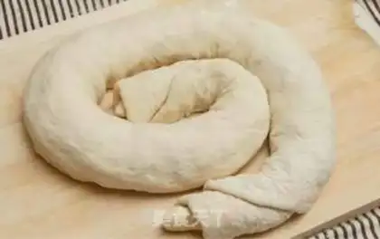 Make Onion roll step 13