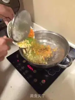 Make Pineapple rice step 2