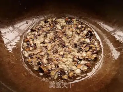 Make Weenie egg fried rice step 3