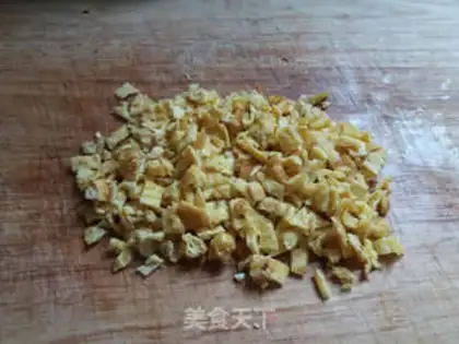 Make Weenie egg fried rice step 4
