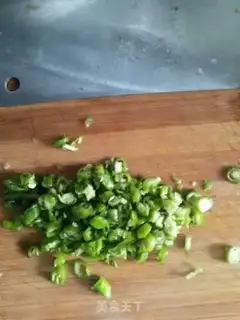 Make Green peppers and eggs step 1