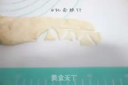 Make Mini cartoon cat burger step 2