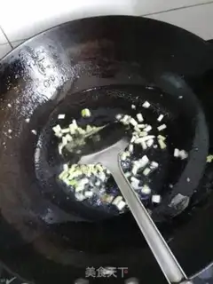 Make Tomato fried eggs step 2