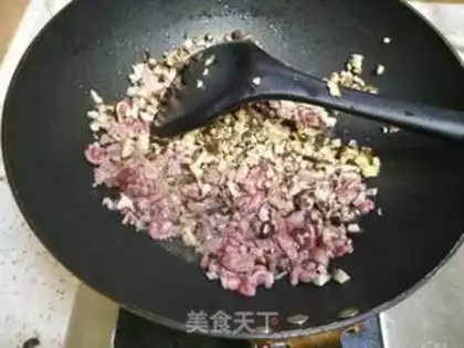 Make Spicy beef mushroom sauce step 2