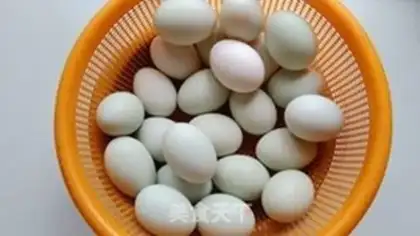 Make Pickled duck eggs step 1
