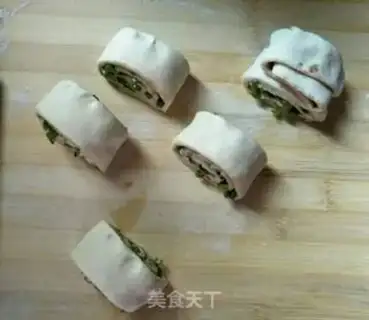 Make Five onion rolls step 8