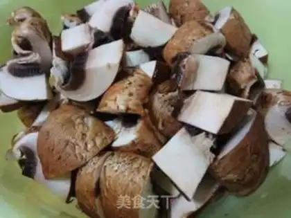 Make Brown mushrooms with gravy tofu step 1