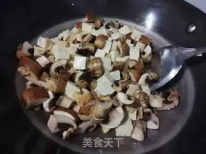 Make Brown mushrooms with gravy tofu step 7
