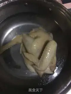 Make A pair of hands tore a chicken step 1