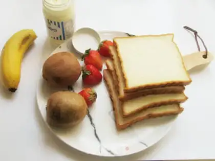 Make Flower fruit toast step 0