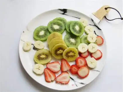 Make Flower fruit toast step 1