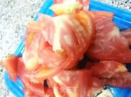 Make Pepper tomato fried eggs step 2