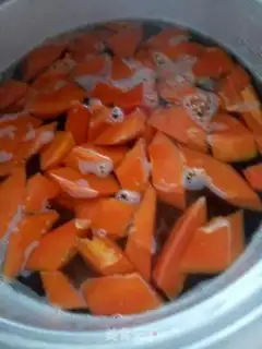 Make Peach and papaya milk and sugar step 1