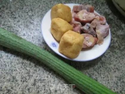 Make Smelt oil tofu to cook chicken legs step 0