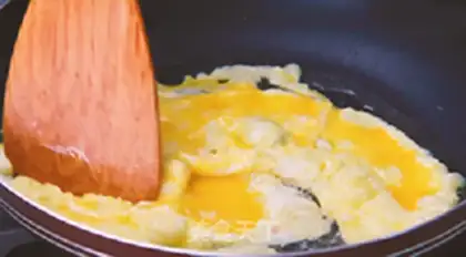 Make Pepper fried eggs step 3