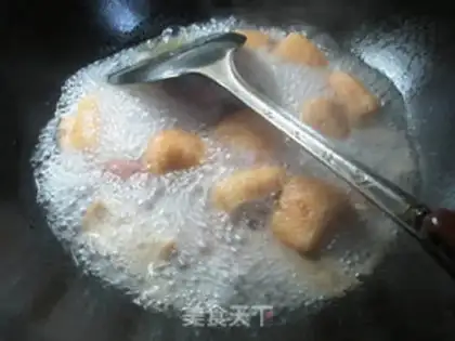 Make Smelt oil tofu to cook chicken legs step 5