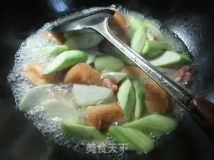 Make Smelt oil tofu to cook chicken legs step 6