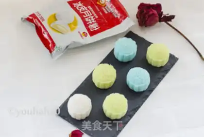Make Colored ice lunar pie step 8
