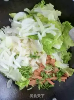 Make Spicy nutrition noodles step 4