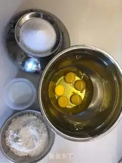 Make Four rolls of cake step 0