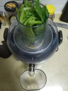 Make A spinach whirlwind roll step 0
