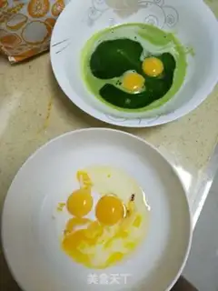 Make A spinach whirlwind roll step 1
