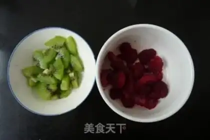 Make Yogurt popsicle step 2