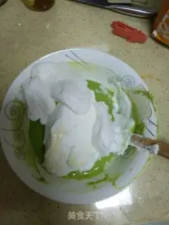 Make A spinach whirlwind roll step 9