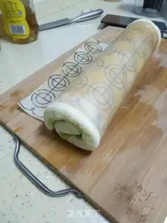 Make A spinach whirlwind roll step 14