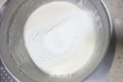 Make Strawberry bean saloon cupcakes step 4