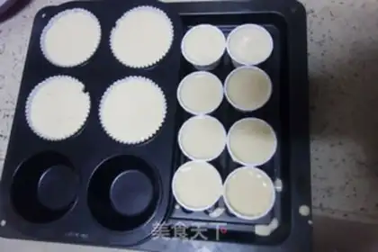 Make Strawberry bean saloon cupcakes step 6