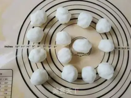Make Mango Snowmen step 4
