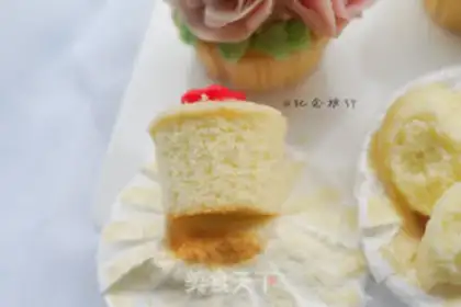 Make Strawberry bean saloon cupcakes step 16