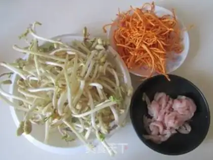 Make Worm grass, peanuts, fried meat step 0